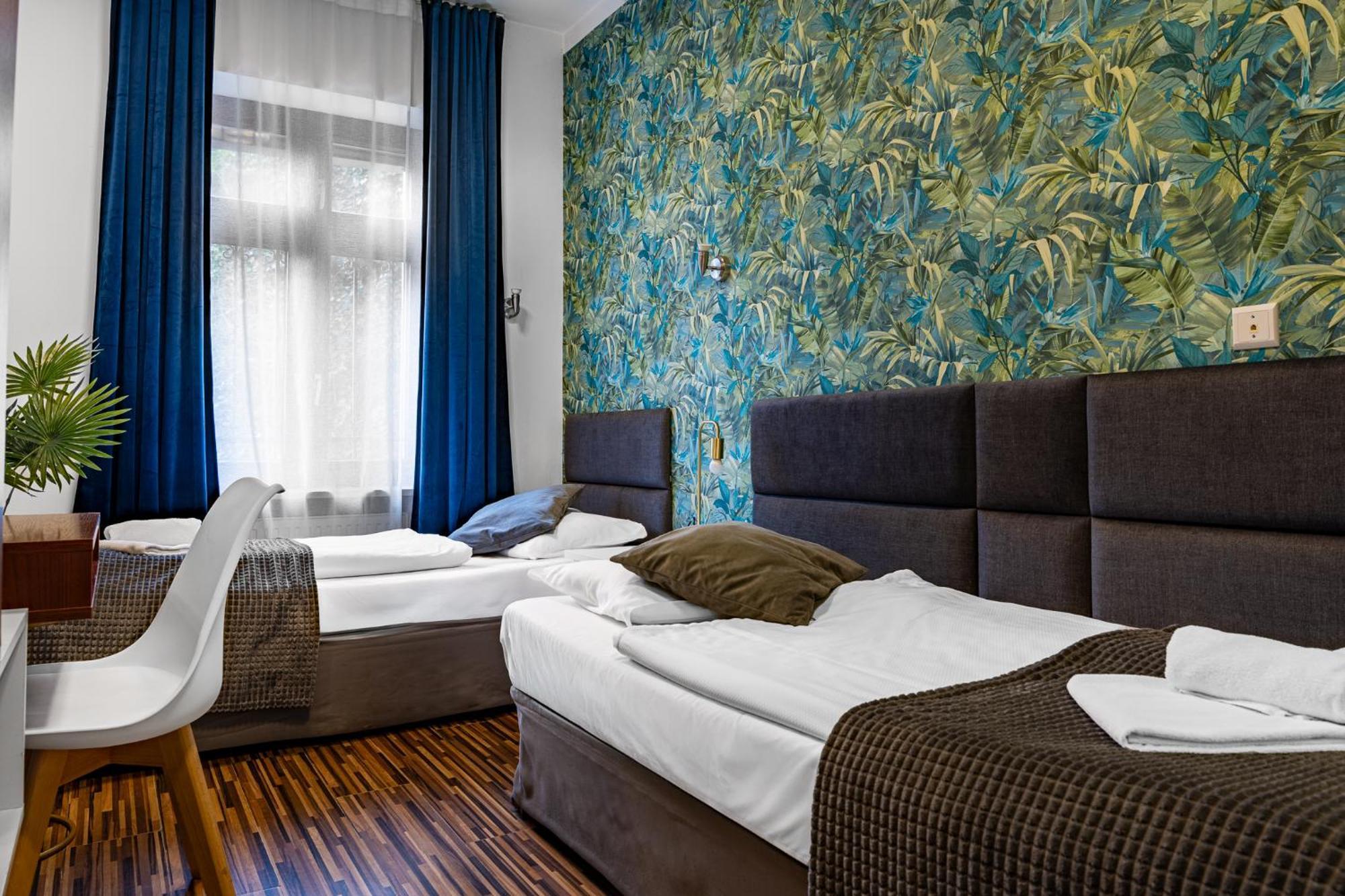 Great Polonia Dwarf Wroclaw Bed & Breakfast Exterior photo