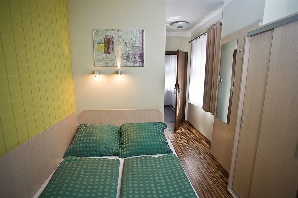 Great Polonia Dwarf Wroclaw Bed & Breakfast Exterior photo