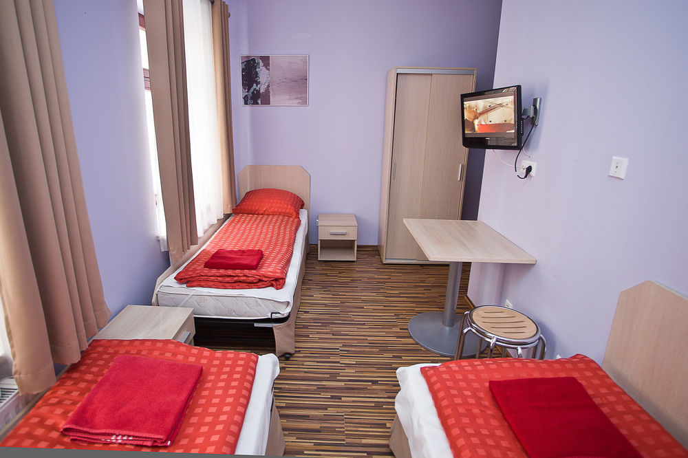 Great Polonia Dwarf Wroclaw Bed & Breakfast Exterior photo