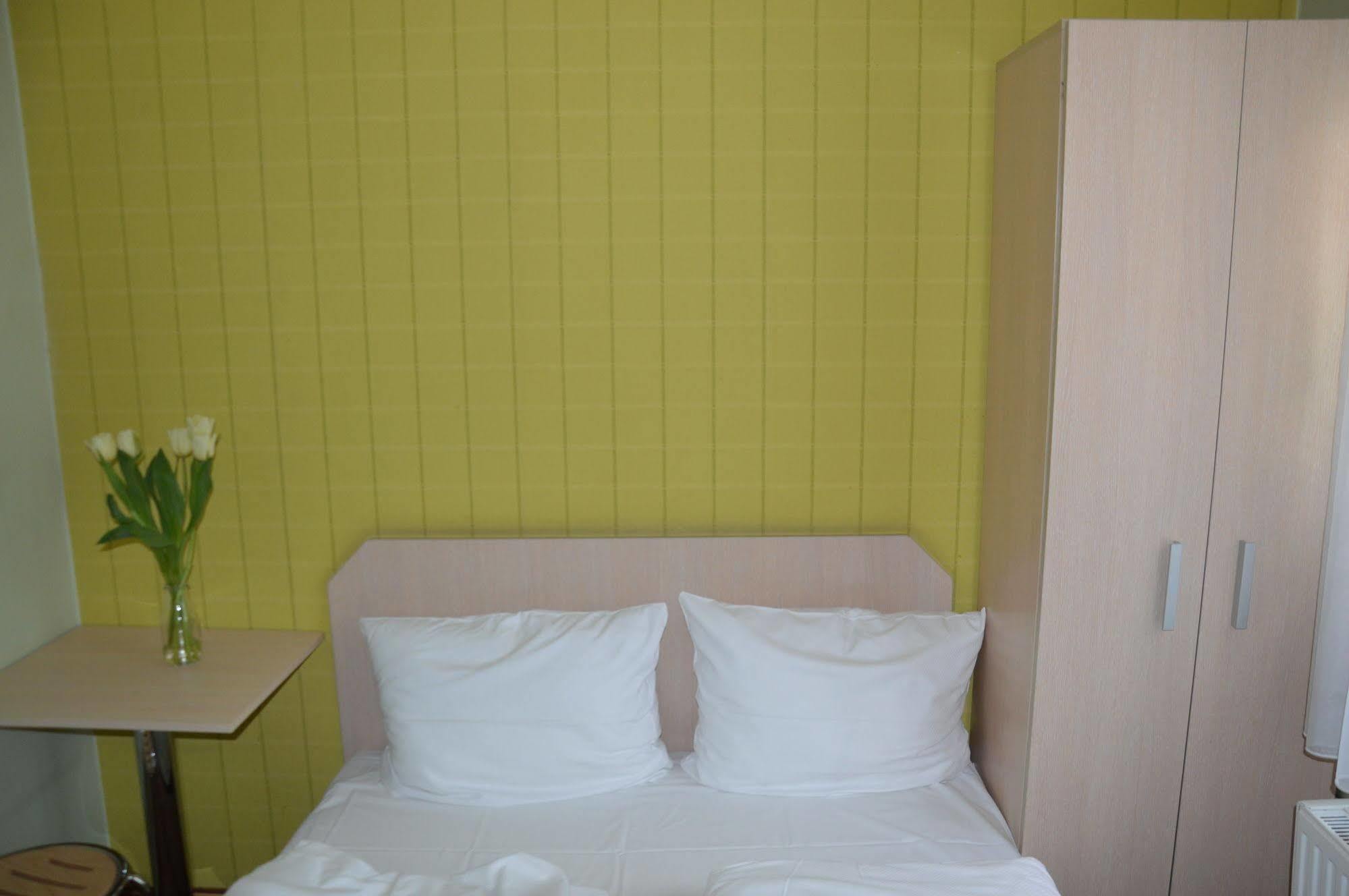 Great Polonia Dwarf Wroclaw Bed & Breakfast Exterior photo